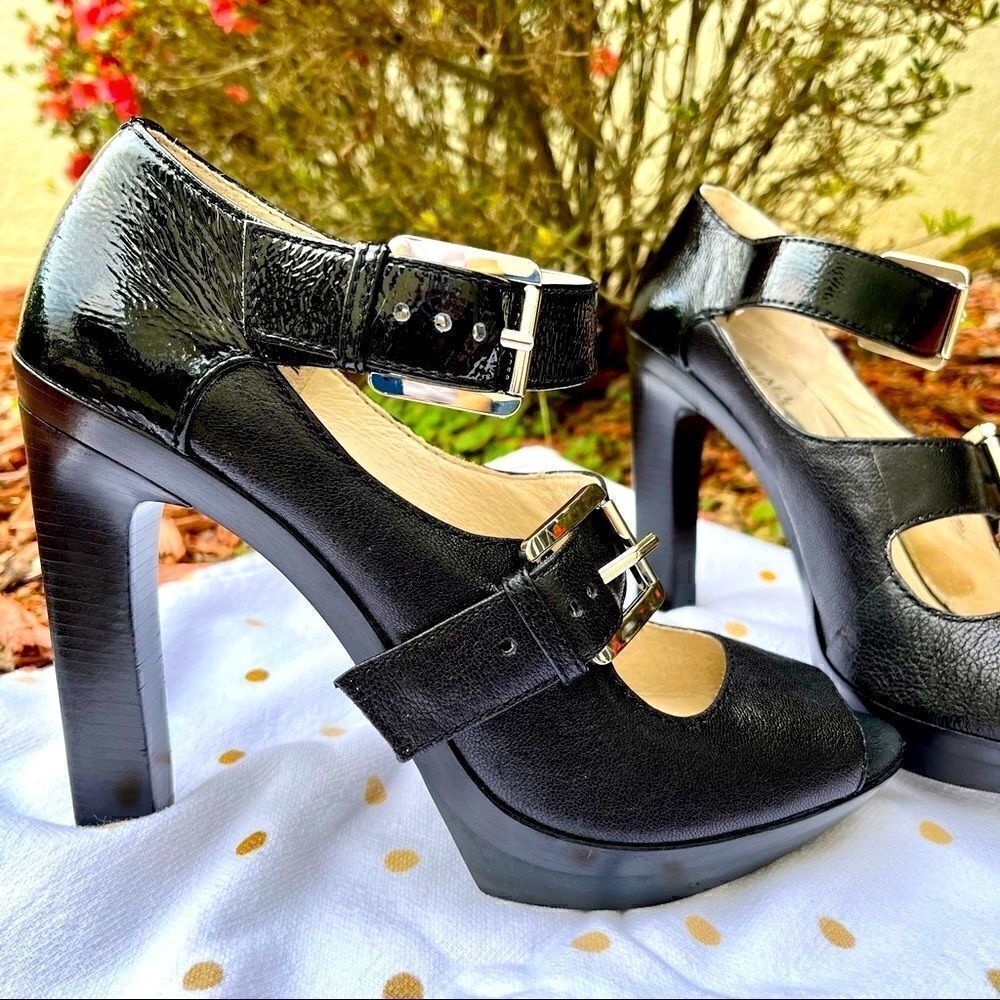 NEW MICHAEL KORS DESERT JETBLACK LEATHER BUCKLE STRAP HEELS 9-1/2M - Picture 10 of 16